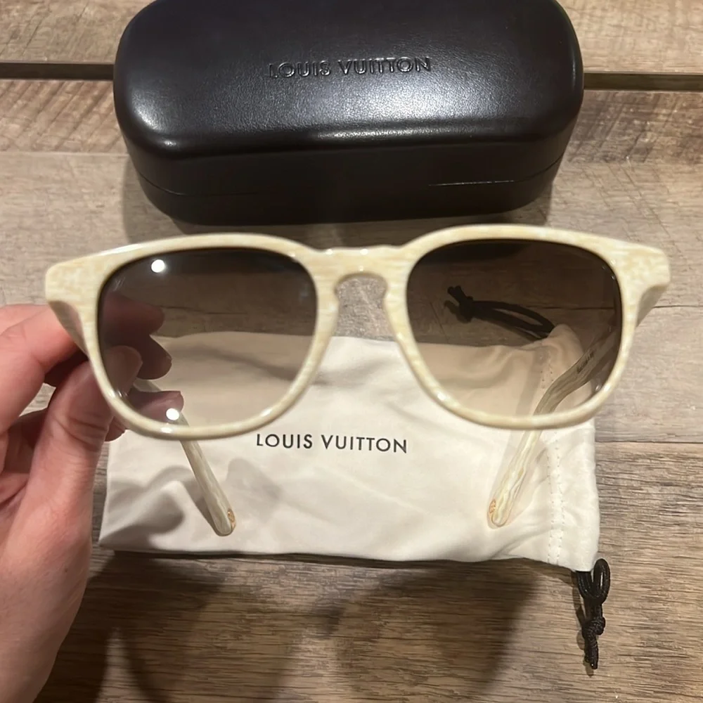 Louis Vuitton Ivory Juliette Sunglasses Z0612W - Picture 5 of 9